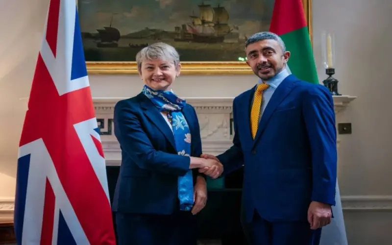 عبدالله بن زايد ووزيرة خارجية بريطانيا يبحثان الاعتداء الإرهابي الغادر على محيط محطة براكة